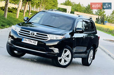 Позашляховик / Кросовер Toyota Highlander 2012 в 