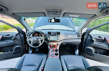 Позашляховик / Кросовер Toyota Highlander 2012 в 
