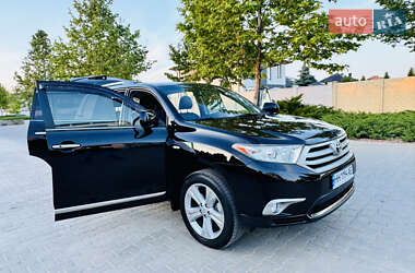 Позашляховик / Кросовер Toyota Highlander 2012 в 