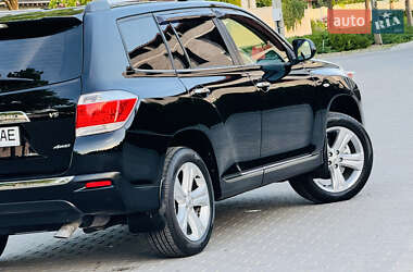 Позашляховик / Кросовер Toyota Highlander 2012 в 