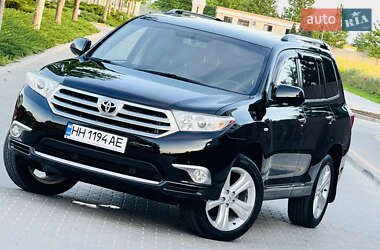 Позашляховик / Кросовер Toyota Highlander 2012 в 