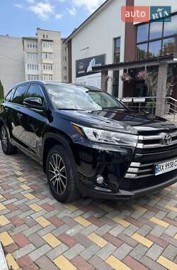 Внедорожник / Кроссовер Toyota Highlander 2019 в Хмельницком