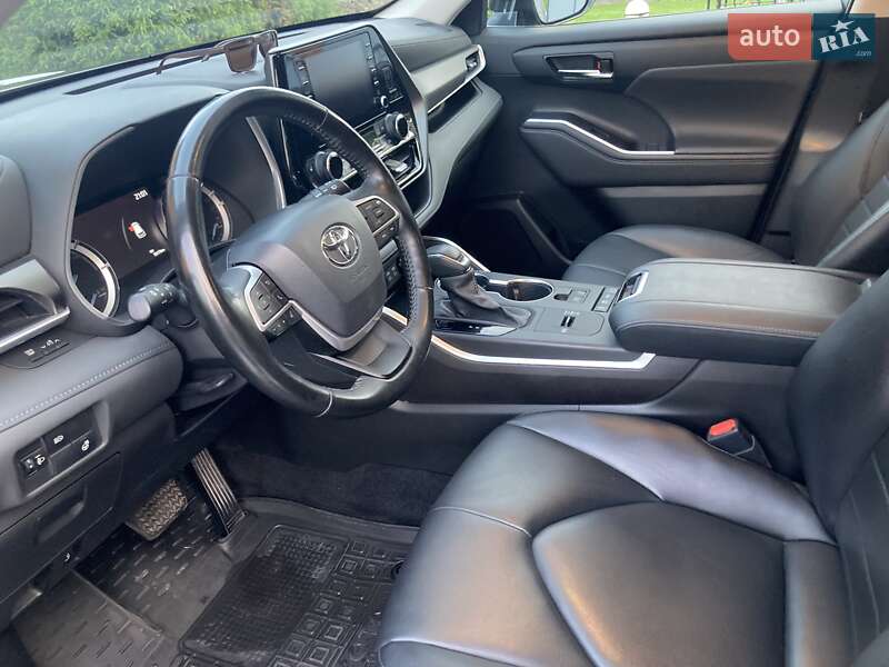 Внедорожник / Кроссовер Toyota Highlander 2022 в 
