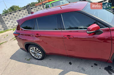 Внедорожник / Кроссовер Toyota Highlander 2020 в 