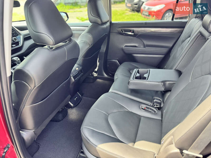 Внедорожник / Кроссовер Toyota Highlander 2020 в Ровно