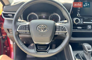 Внедорожник / Кроссовер Toyota Highlander 2020 в 