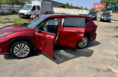 Внедорожник / Кроссовер Toyota Highlander 2020 в 
