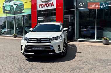 Позашляховик / Кросовер Toyota Highlander 2018 в Кривому Розі