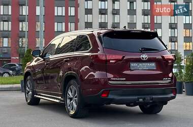 Внедорожник / Кроссовер Toyota Highlander 2014 в 