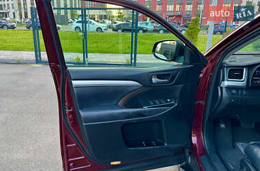 Внедорожник / Кроссовер Toyota Highlander 2014 в 