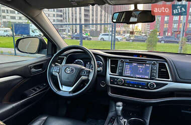 Внедорожник / Кроссовер Toyota Highlander 2014 в 
