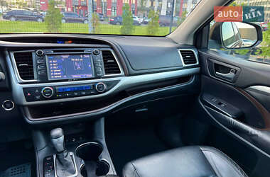Внедорожник / Кроссовер Toyota Highlander 2014 в 