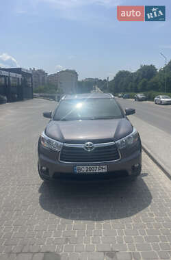 Позашляховик / Кросовер Toyota Highlander 2016 в Львові
