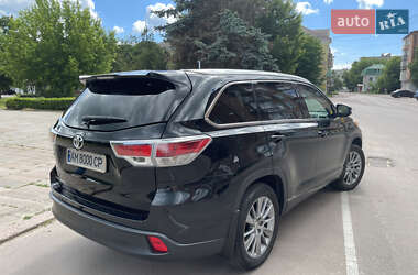 Внедорожник / Кроссовер Toyota Highlander 2015 в 