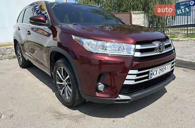 Позашляховик / Кросовер Toyota Highlander 2016 в 