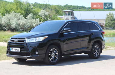 Внедорожник / Кроссовер Toyota Highlander 2017 в 