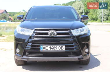Внедорожник / Кроссовер Toyota Highlander 2017 в 