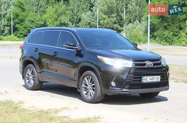 Внедорожник / Кроссовер Toyota Highlander 2017 в 