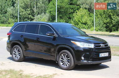 Внедорожник / Кроссовер Toyota Highlander 2017 в 
