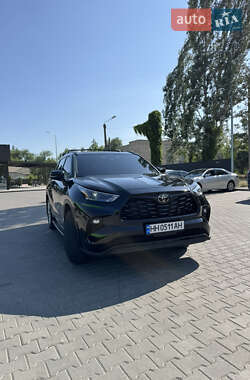 Позашляховик / Кросовер Toyota Highlander 2022 в 