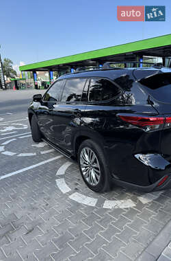 Позашляховик / Кросовер Toyota Highlander 2022 в 