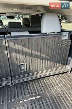 Позашляховик / Кросовер Toyota Highlander 2022 в 