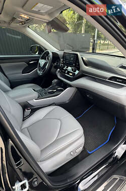 Позашляховик / Кросовер Toyota Highlander 2022 в 