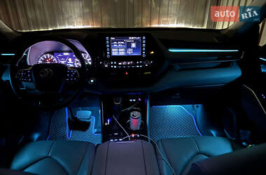 Позашляховик / Кросовер Toyota Highlander 2022 в 