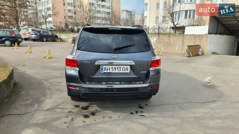 Позашляховик / Кросовер Toyota Highlander 2012 в Южному
