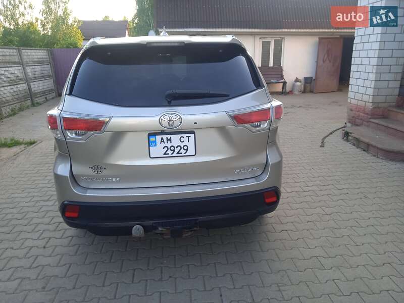 Позашляховик / Кросовер Toyota Highlander 2015 в Малині