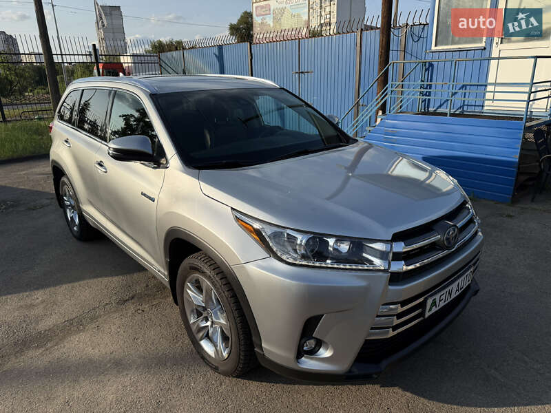 Внедорожник / Кроссовер Toyota Highlander 2018 в Киеве