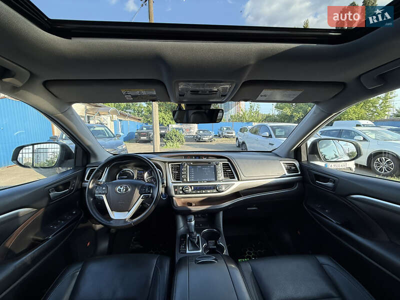 Внедорожник / Кроссовер Toyota Highlander 2018 в Киеве