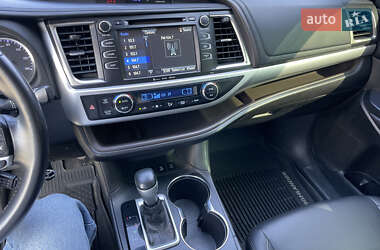 Внедорожник / Кроссовер Toyota Highlander 2018 в 