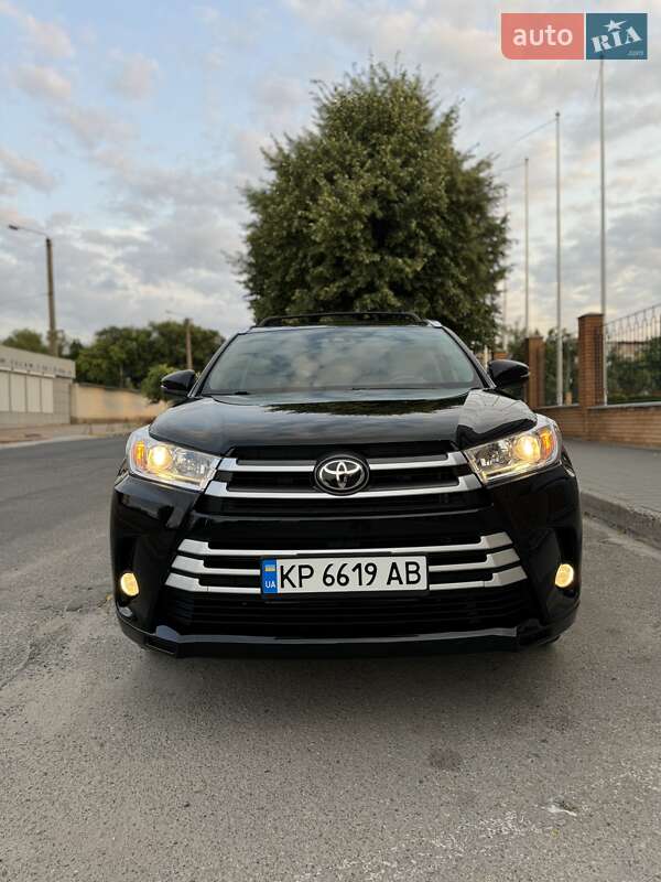 Позашляховик / Кросовер Toyota Highlander 2018 в Запоріжжі