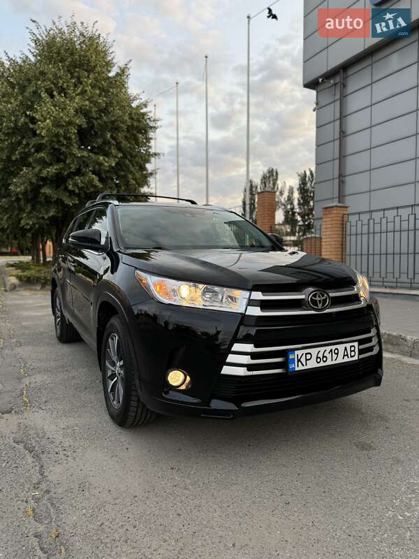 Позашляховик / Кросовер Toyota Highlander 2018 в Запоріжжі
