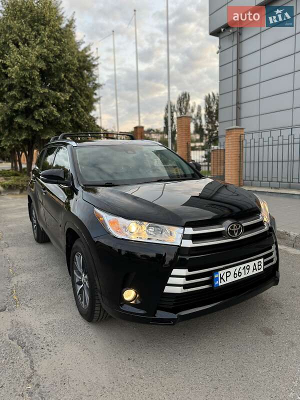 Позашляховик / Кросовер Toyota Highlander 2018 в Запоріжжі