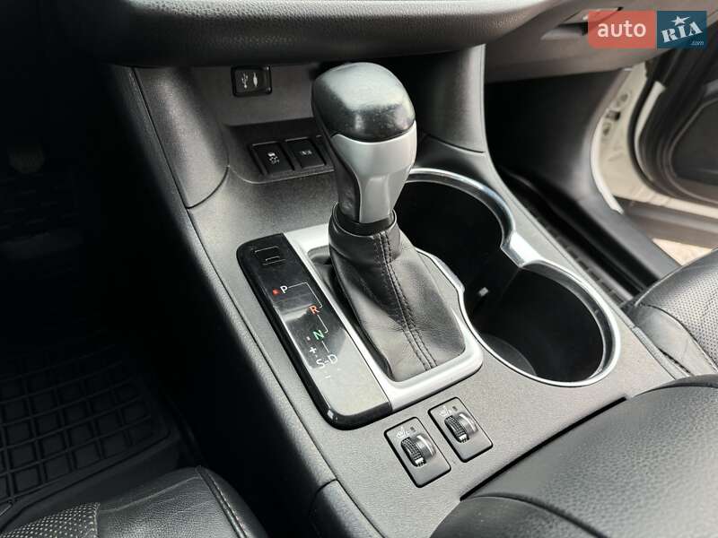 Внедорожник / Кроссовер Toyota Highlander 2015 в Сумах