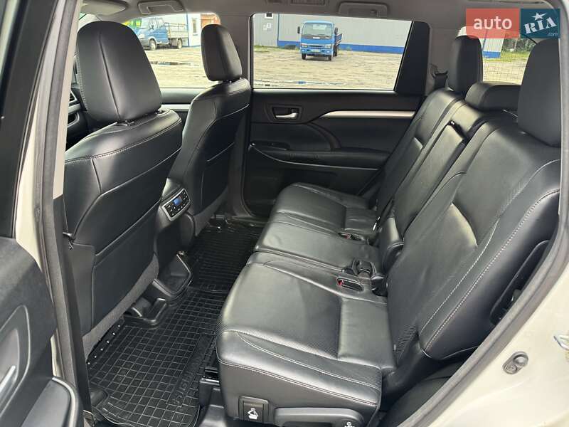 Внедорожник / Кроссовер Toyota Highlander 2015 в Сумах
