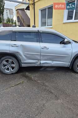 Позашляховик / Кросовер Toyota Highlander 2016 в Харкові