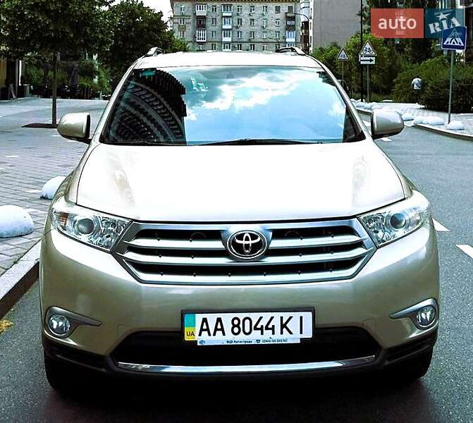 Внедорожник / Кроссовер Toyota Highlander 2010 в 