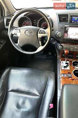 Внедорожник / Кроссовер Toyota Highlander 2010 в 