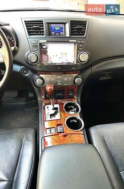 Внедорожник / Кроссовер Toyota Highlander 2010 в 
