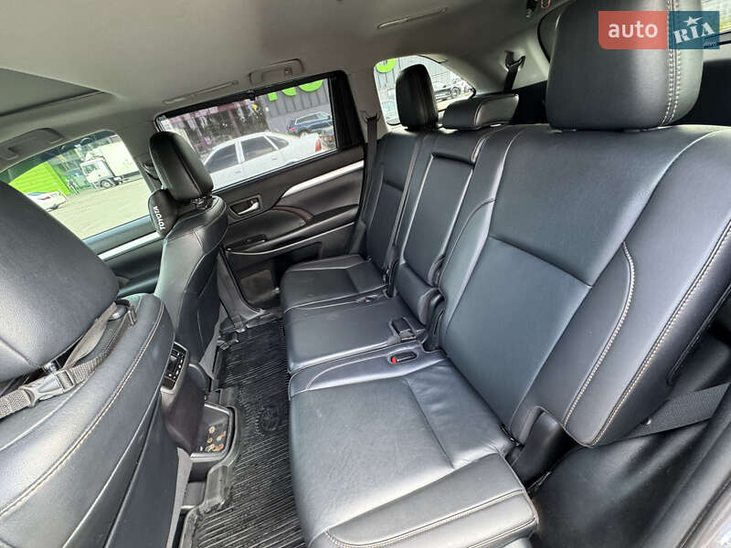 Позашляховик / Кросовер Toyota Highlander 2019 в Києві фото 16 Позашляховик / Кросовер Toyota Highlander 2019 в Києві