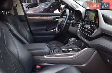 Внедорожник / Кроссовер Toyota Highlander 2021 в 