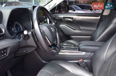 Внедорожник / Кроссовер Toyota Highlander 2021 в 