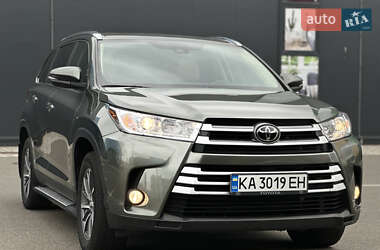 Позашляховик / Кросовер Toyota Highlander 2019 в 
