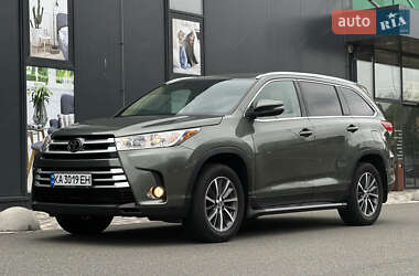 Позашляховик / Кросовер Toyota Highlander 2019 в 