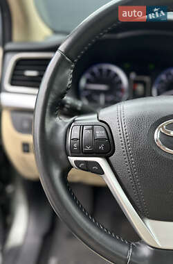 Позашляховик / Кросовер Toyota Highlander 2019 в 