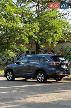 Внедорожник / Кроссовер Toyota Highlander 2016 в Николаеве