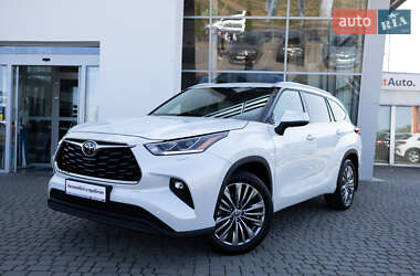 Внедорожник / Кроссовер Toyota Highlander 2022 в 